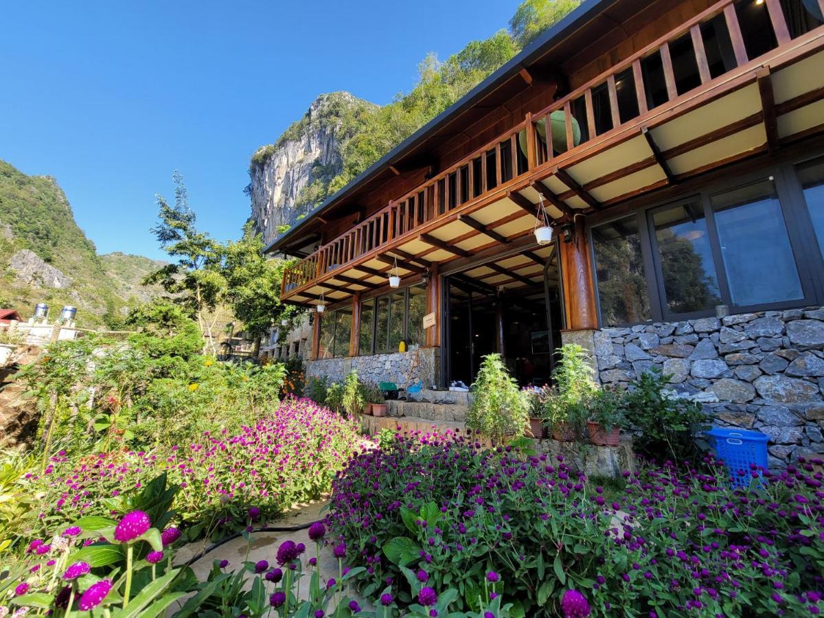 Dong Van Cliffside House Exterior photo
