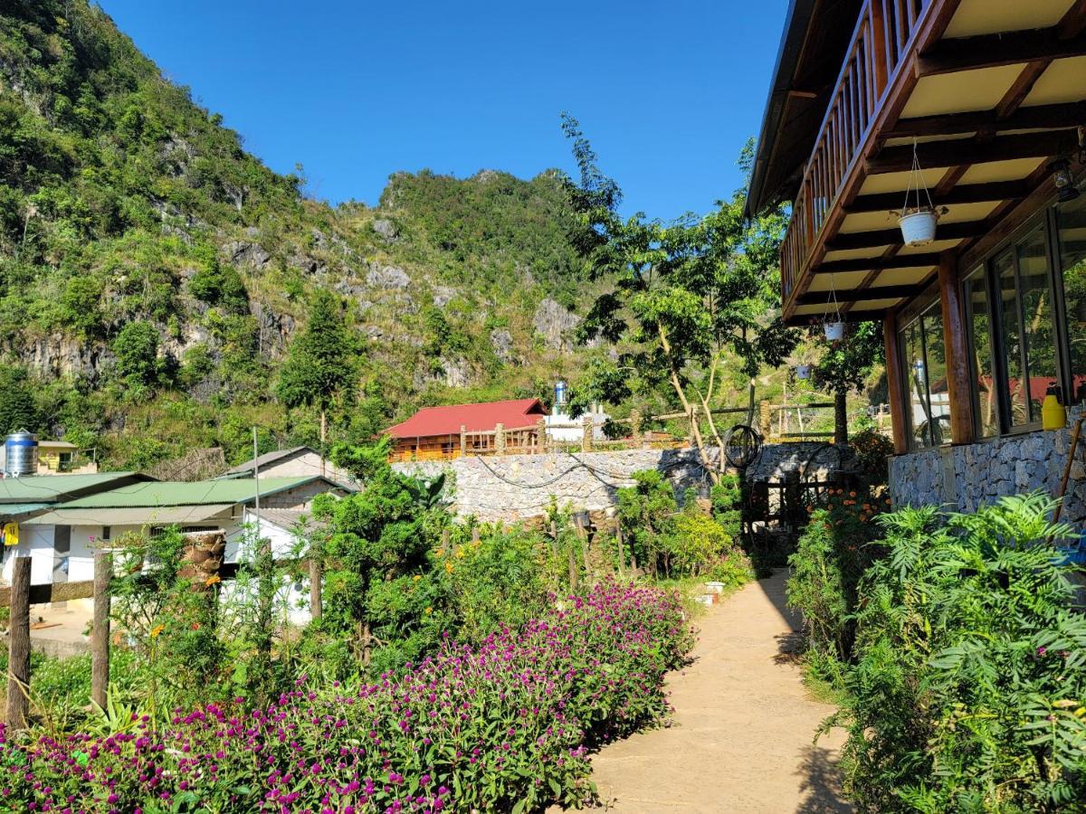 Dong Van Cliffside House Exterior photo
